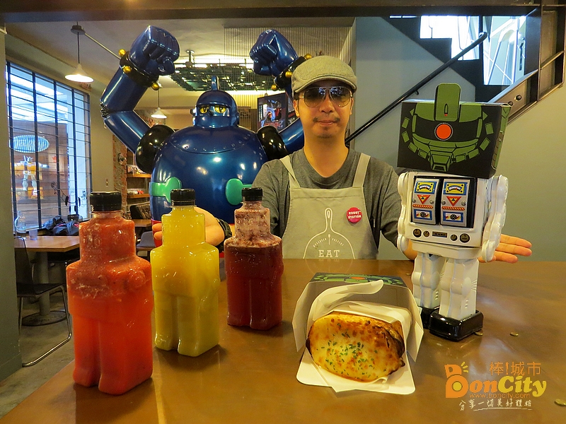 「鐵皮駅飲食主題館」機器人小樂園，擁有年代與機器人靈魂故事的主題飲食館。